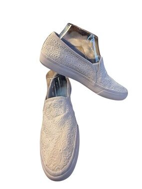 Women's Size 8 White Eyelet Lace Slip-On Sneakers